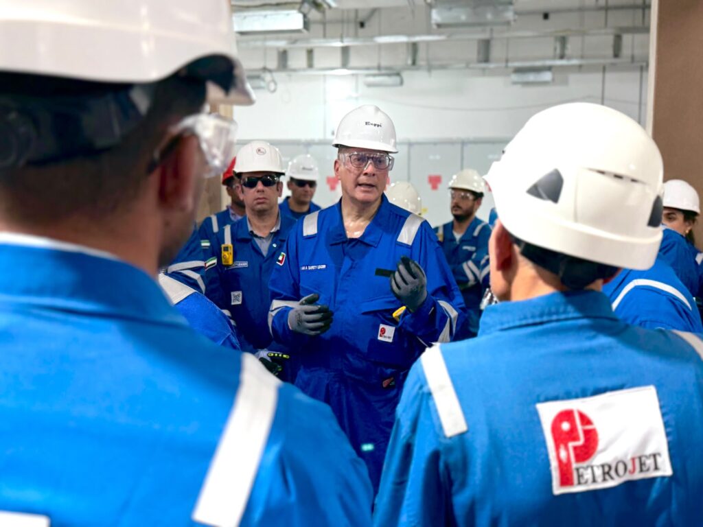Petroleum Minister Visits PETROJET’s UAE Oilfield Infrastructure Project Site