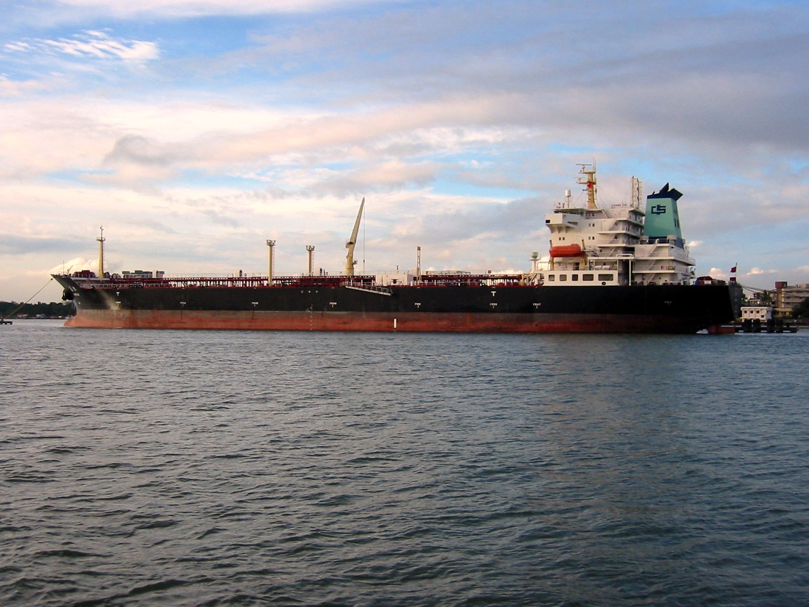 IEA: Record Tanker Freight Costs Push Asian Refiners’ Margins Into Negative